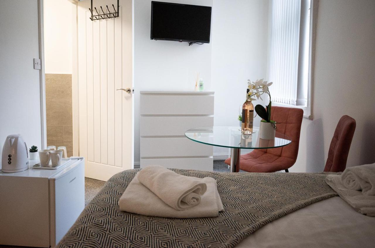 Elmo River Studios - 6 En-Suites In Wallasey - Easy Parking - Short And Long Stays Welcome Exterior foto